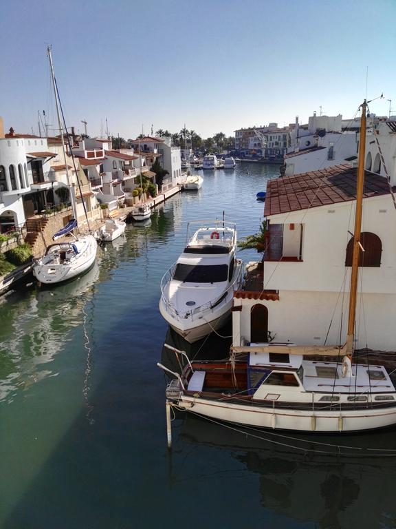 Waterside - Two Bedroom Apartment Empuriabrava